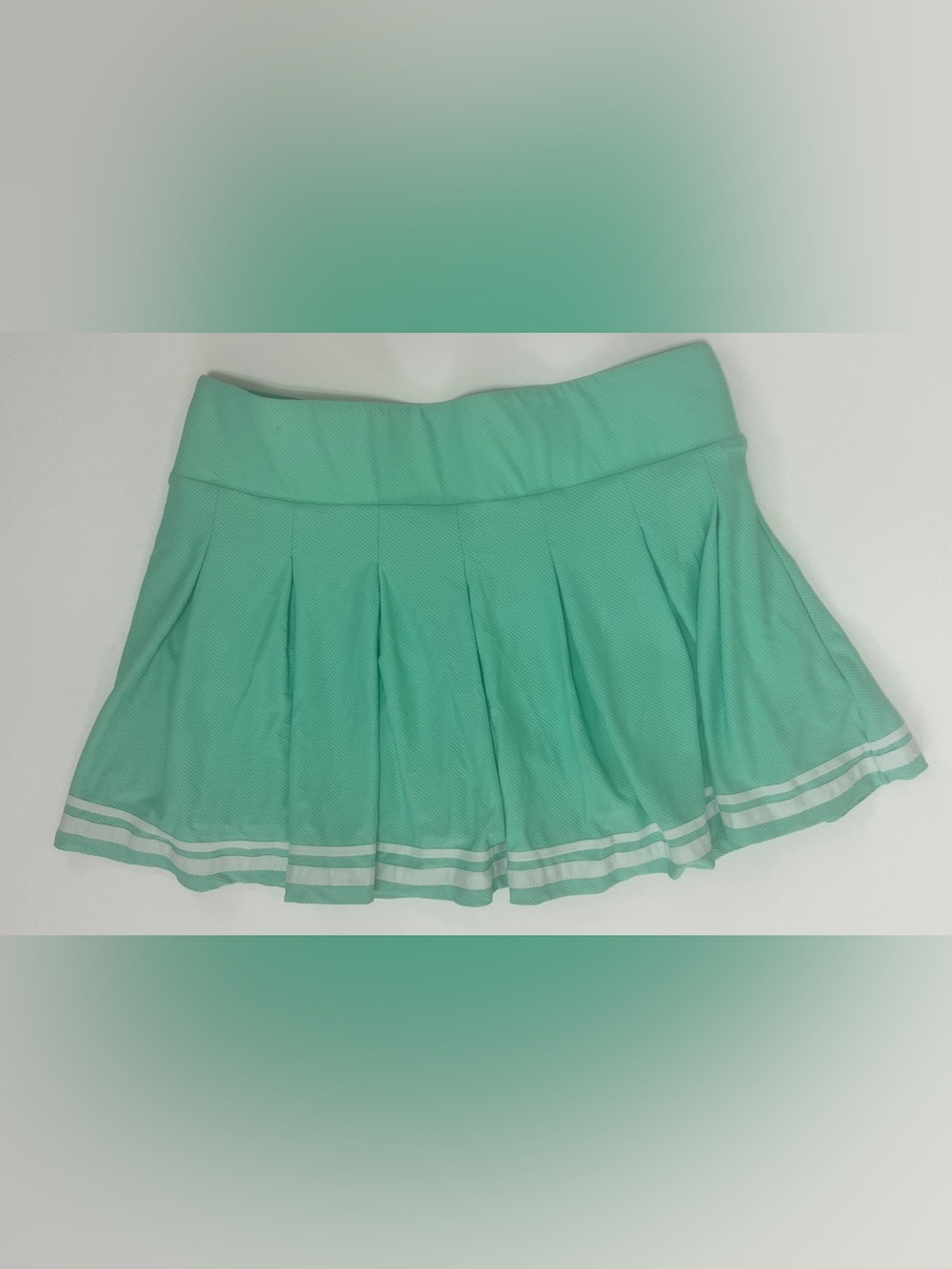 Tommy Bahama everyday active green and white pleated skort large